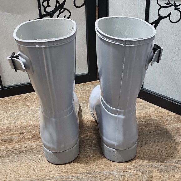 Hunter Light Gray Glossy Boots Size 8 - Picture 8 of 9